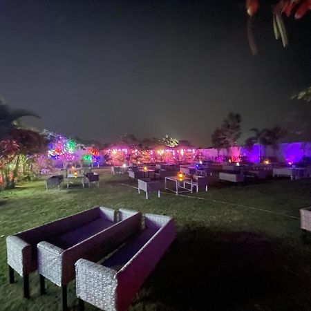 The Black Leaf Hotell Rāipur Eksteriør bilde