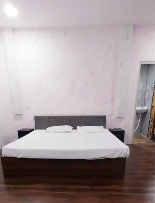The Black Leaf Hotell Rāipur Eksteriør bilde