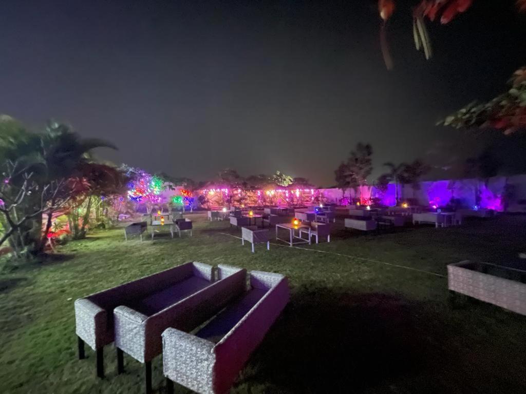 The Black Leaf Hotell Rāipur Eksteriør bilde